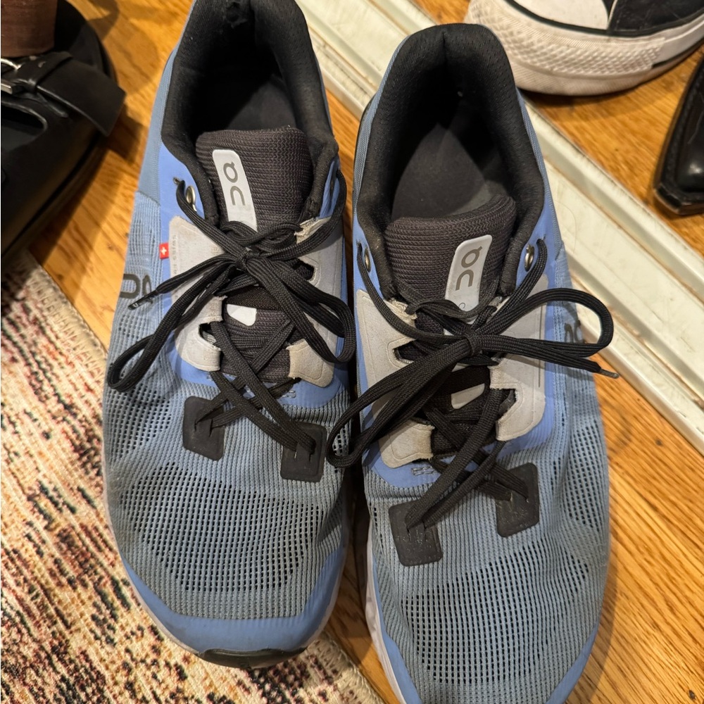 On Running helion Shoes in Blue and Black